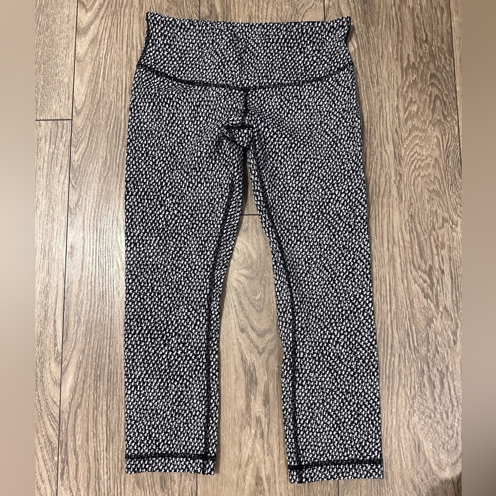 🍋 LULULEMON Wunder Under Crop III - Scatter Star Arctic Grey/Black (Size 6) 🍋 - Picture 3 of 8